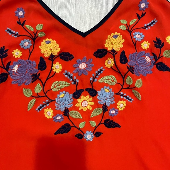 Eyeshadow red embroidered floral tank top size medium - Picture 2 of 4